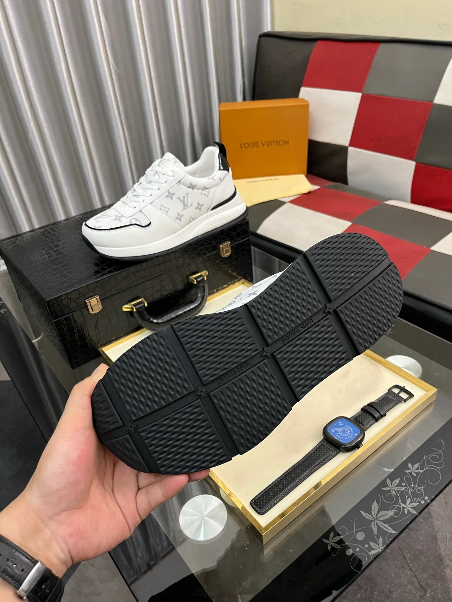 Men's men's shoes💰458⌚️⌚️ Loui* Vuitto* - Louis ** donkey's new color men's trainer sneakers, this LV Trainer sneaker is made of calfskin and breathable mesh, showing pure colors, the #54 logo on the back traces the brand's birth in 1854, the designer's handwritten brand logo embellishes one side, virgil Designed by abloh himself, it is a very commemorative sneaker. The new LV Louis Vuitton loui* vuitto* trainer sneaker low casual sports culture versatile basketball sneaker. Size: 38-444️⃣Colors available